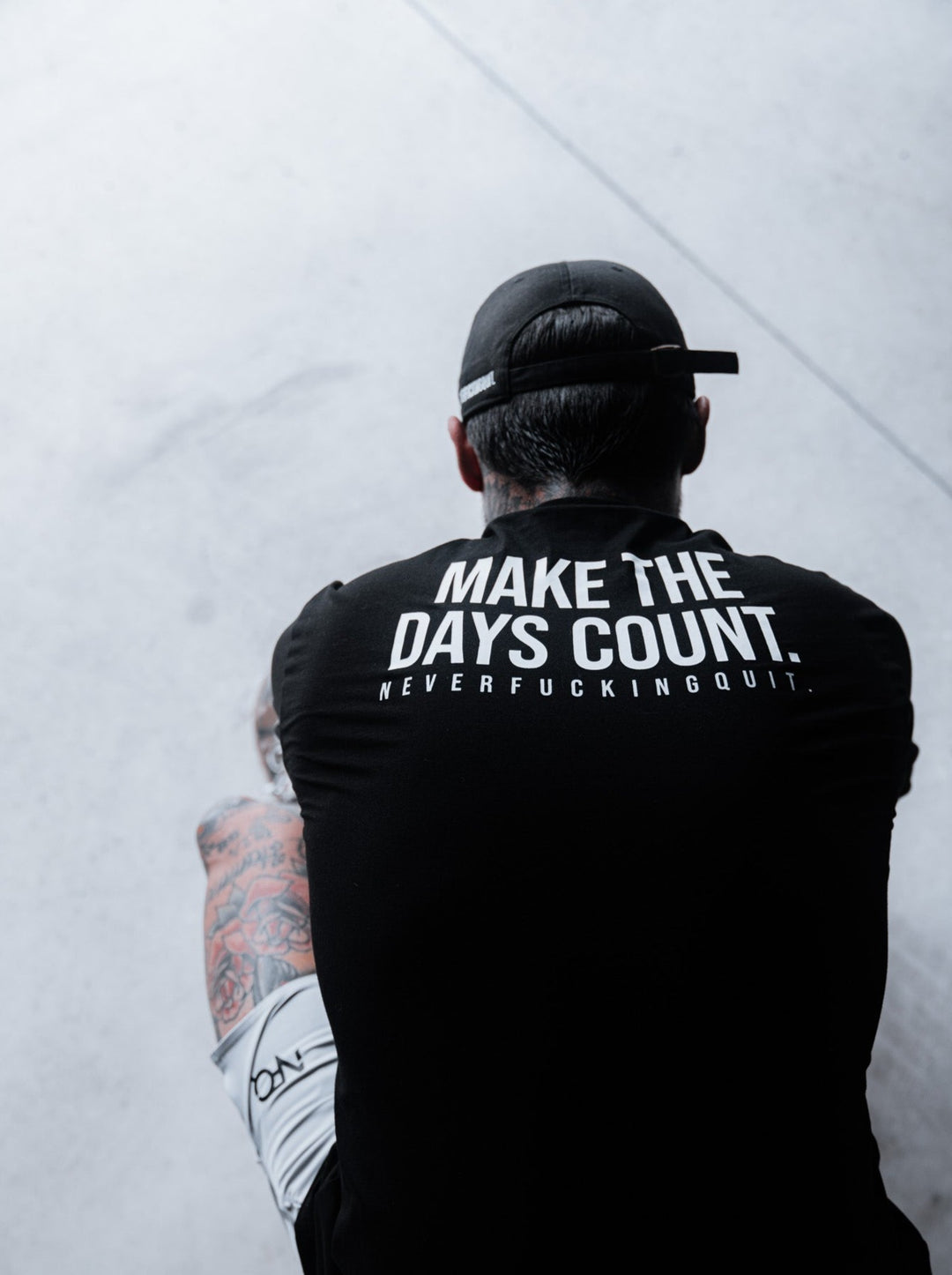 Performance Tee LS - Make the Days Count Black/White