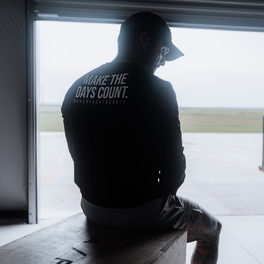 Training Tee LS - Make the Days Count Black/White